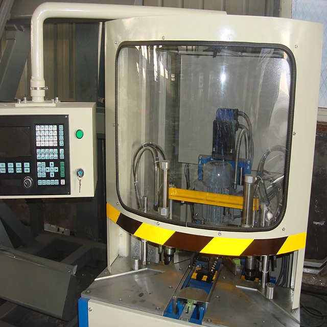 Машина для очистки углов окон ПВХ, 5 осей