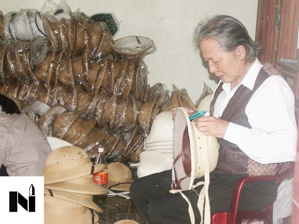 
GHANA BRITISH STYLE PITH HELMET 