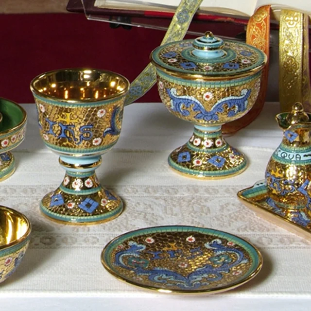 Ceramic church paten hand painted with pure gold handmade in Italy mosaic design eucharist catholic item