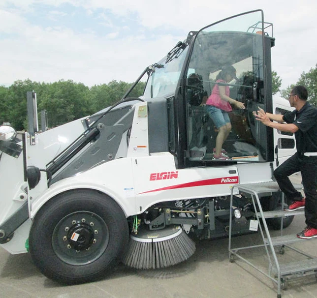 Section Brush Front Broom 4in1 Elgin Machine Brush Gutter Broom Pelican Sweeper Front Floating Brush