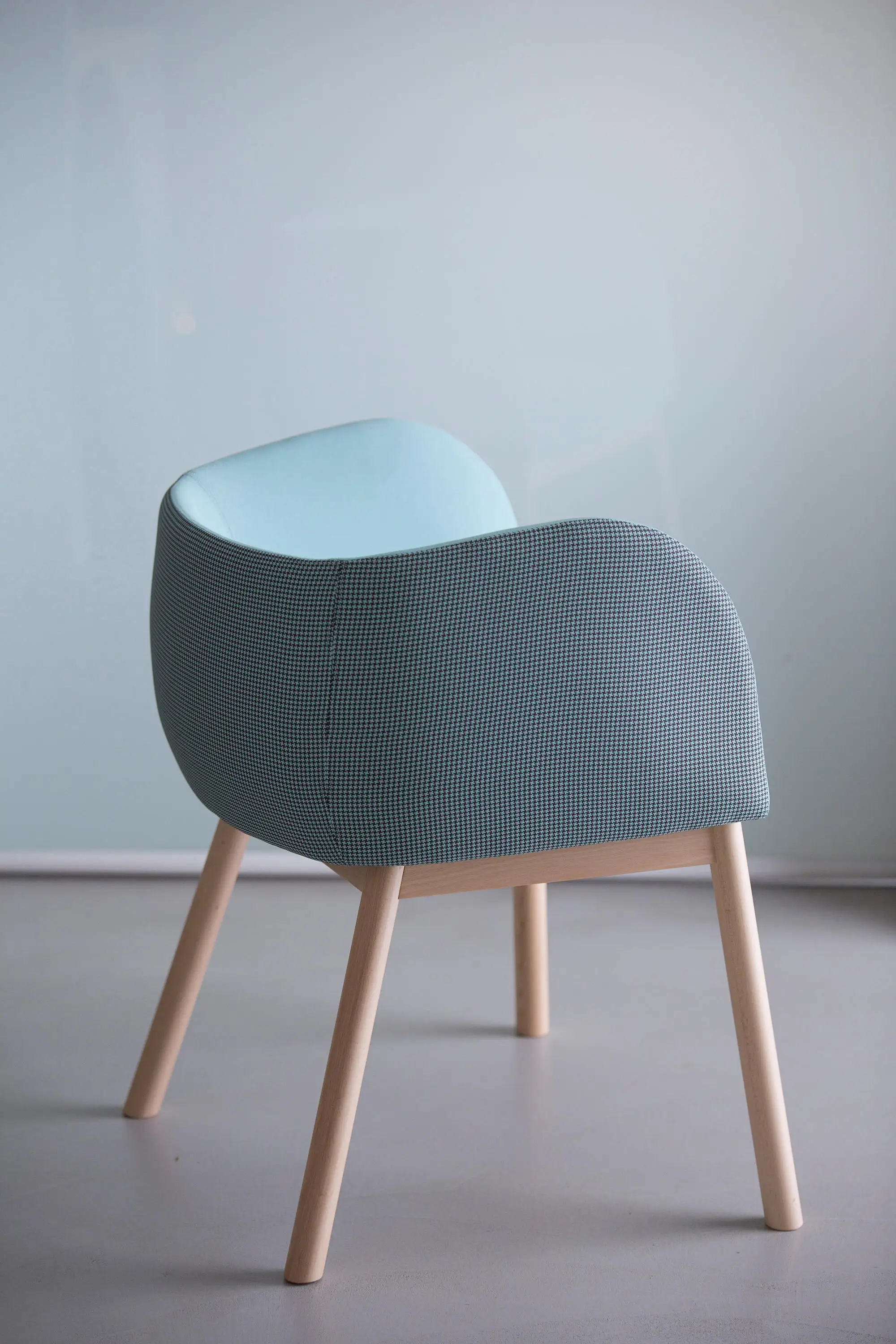 Hot selling modern dining chair Fabric easy chair with armrests MOUSSE SP By CHAIRS