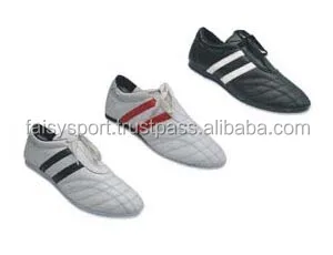 Taekwondo Shoes Breathable Martial Arts Sneakers Sport Boxing Kung Fu Lightweight Shoes Black 2023 Design