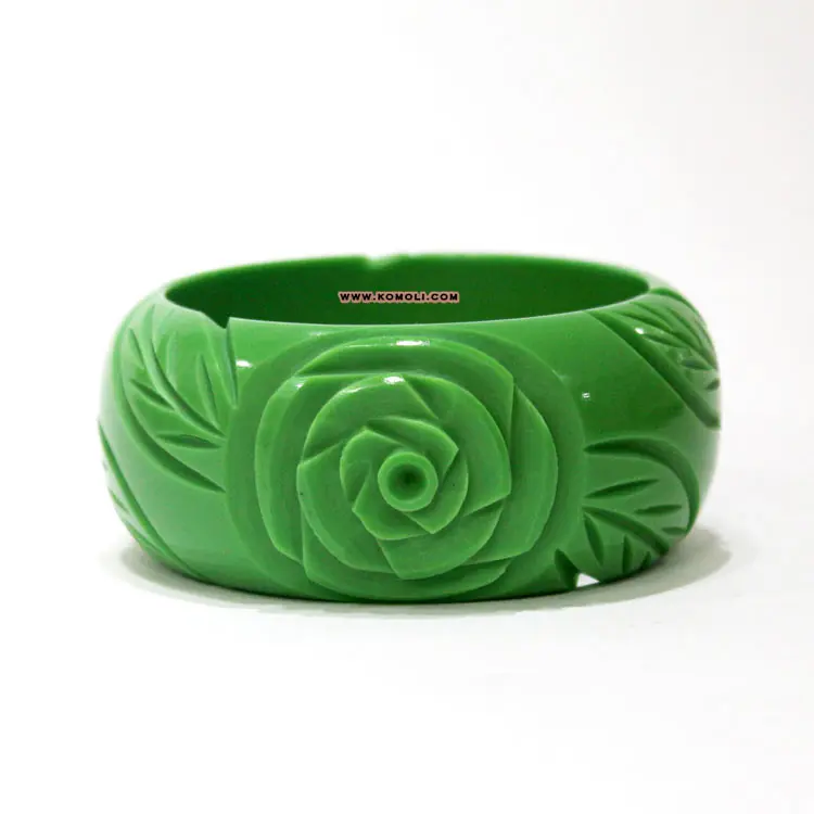 Браслет из резьбы в винтажном стиле с изображением роз