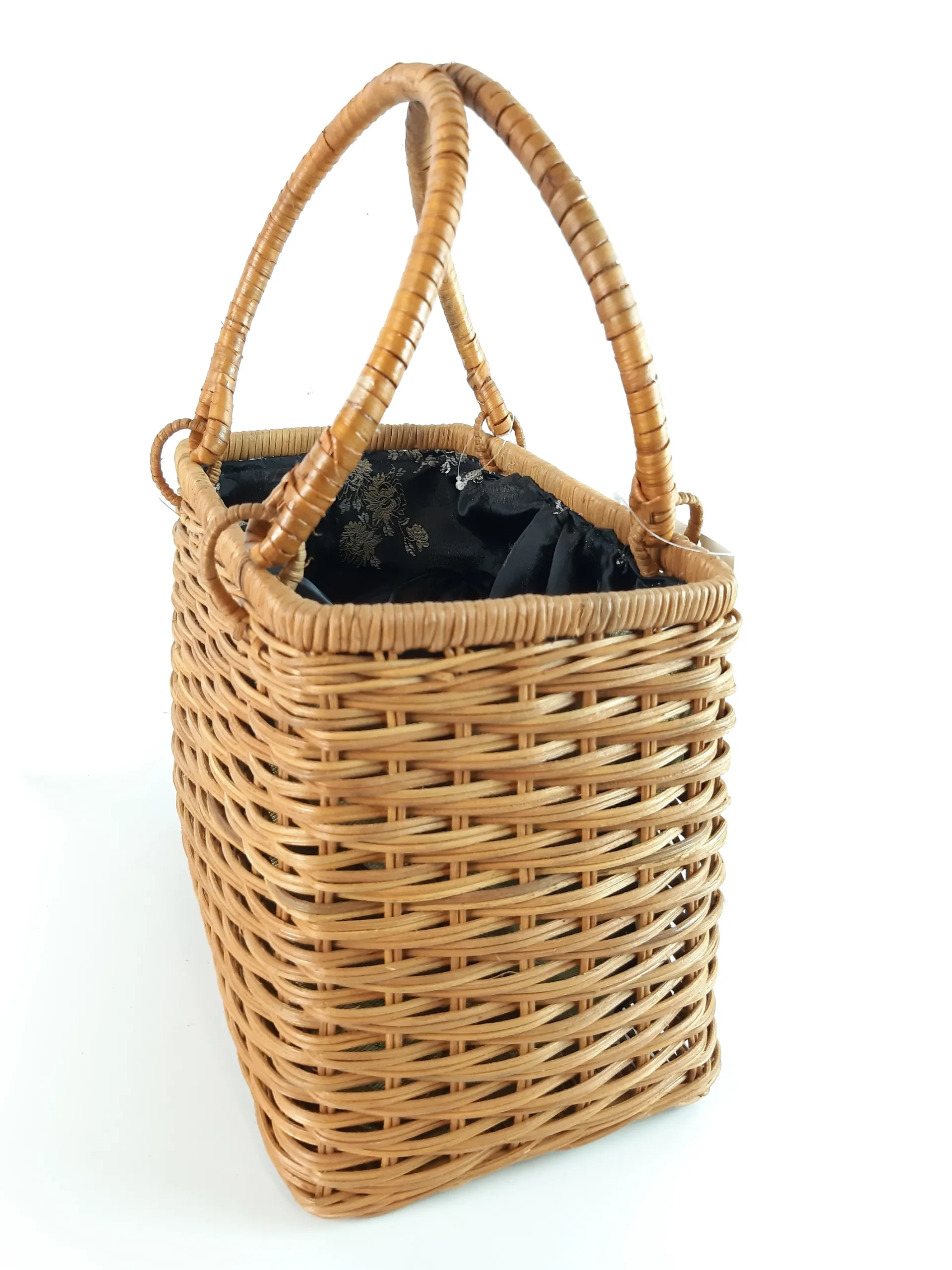 Eco-Friendly High Quality Hot Selling Fabric Vintage Wholesales Lady Fashion Beach Straw Handbag from VietNam Wicker Rattan Bag