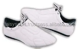 Taekwondo Shoes Breathable Martial Arts Sneakers Sport Boxing Kung Fu Lightweight Shoes Black 2023 Design