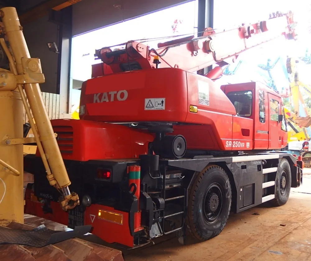 
KATO KR25H-V5 25 TONS ROUGH TERRAIN CRANE 