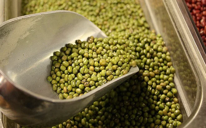 GREEN MUNG BEANS SKIN ON/HAFT CUT BEST PRICE GOOD QUALITY