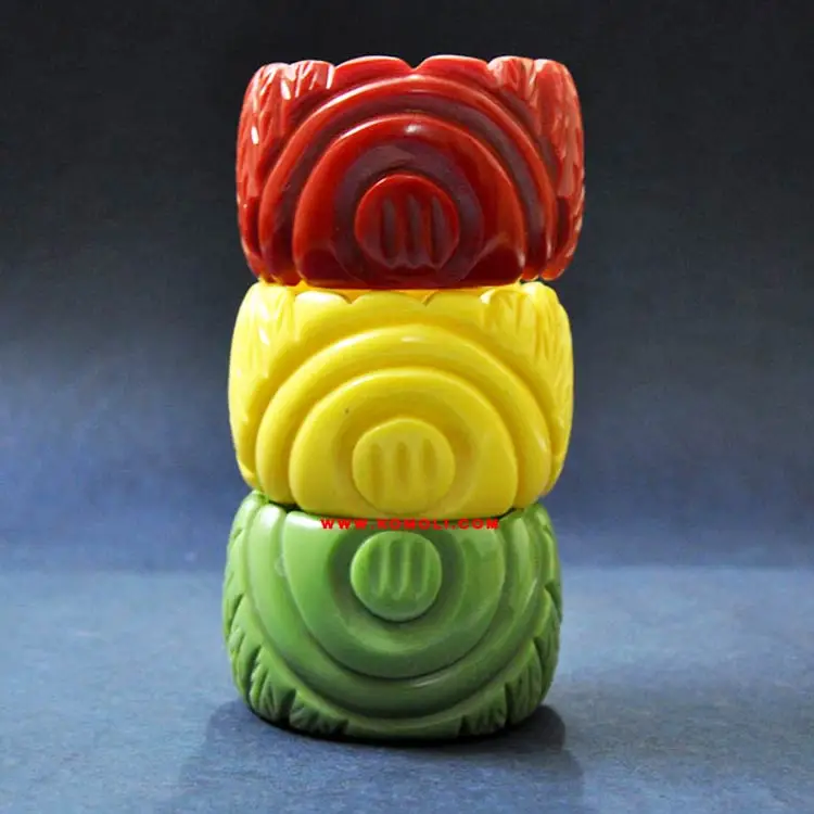 Браслет из резьбы в винтажном стиле с изображением роз