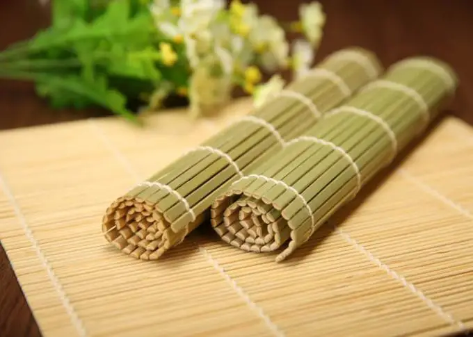 Hot selling nice natural green skin bamboo sushi rolling mat kitchen accescsories for sale