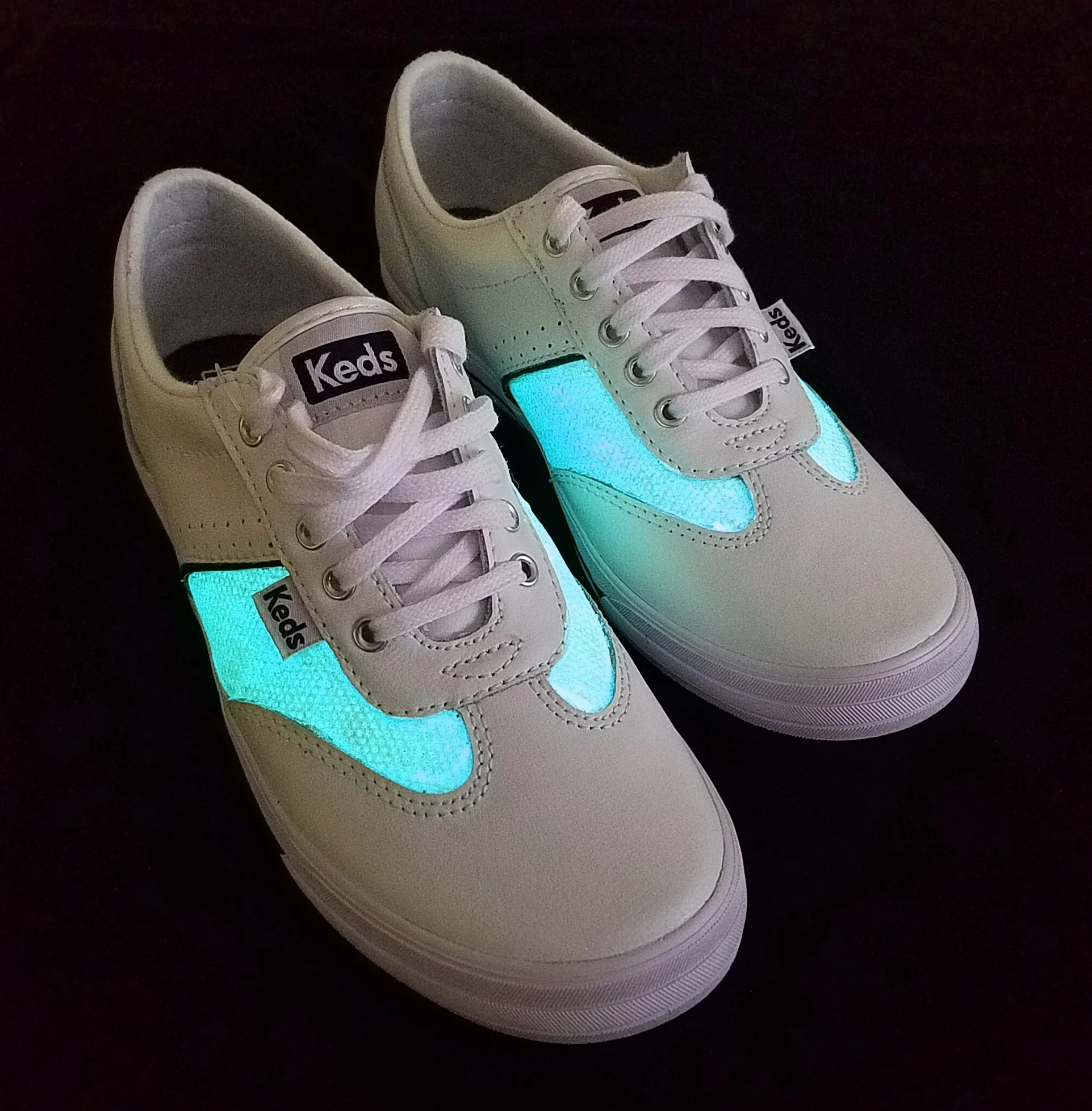 
Blue Glow in the Dark Paint - 32oz Electric Blue - Best Acrylic Glow in the Dark Paint Blue 