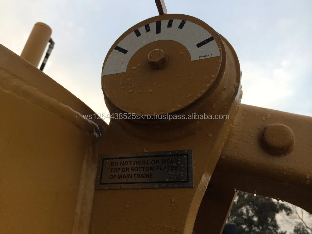 Почти новый б/у автогрейдер caterpillar 140k