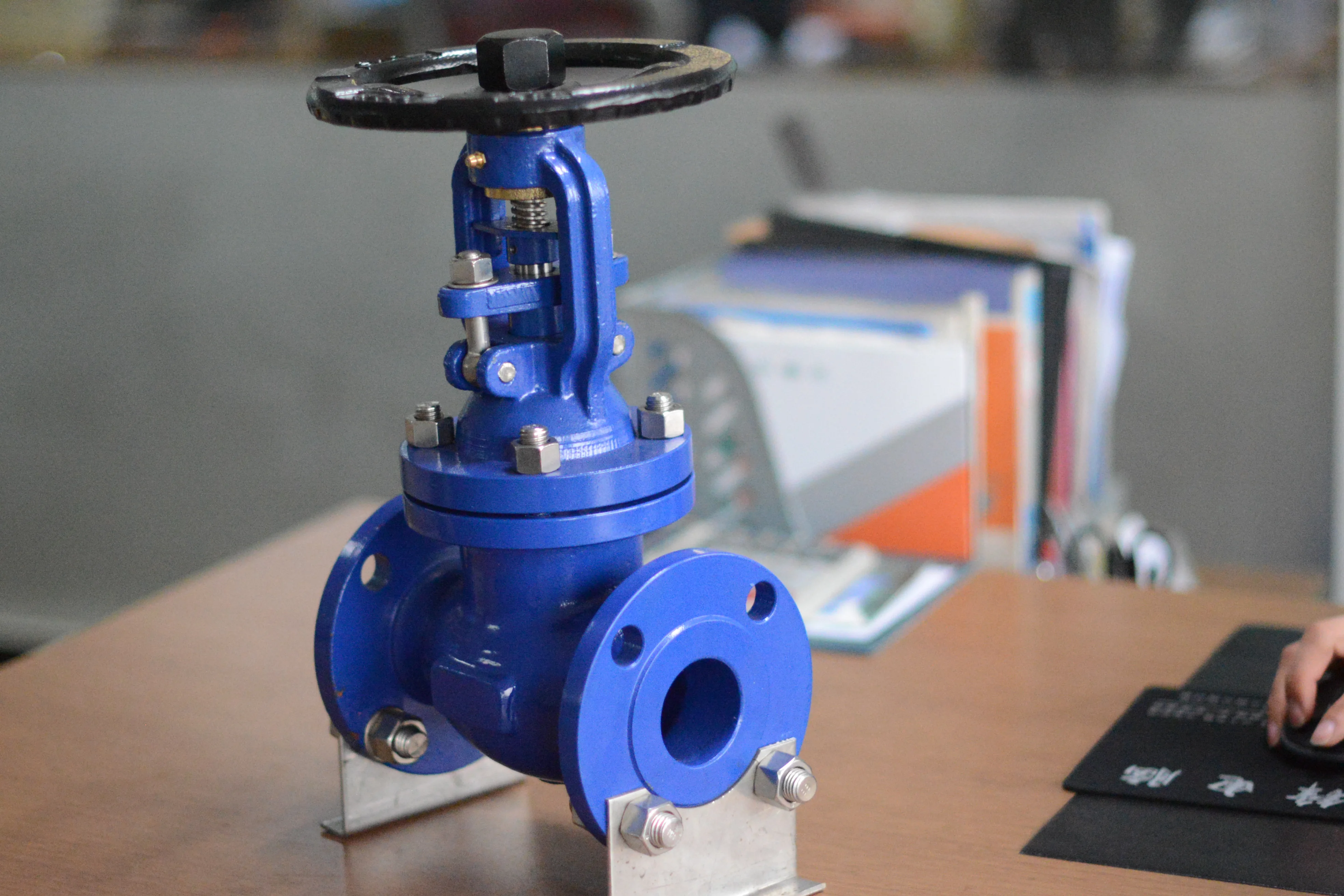 
ANSI Cl150 Cl300 DIN Pn16 Pn25 JIS 10K Flanged Wcb Steel Globe Valve 