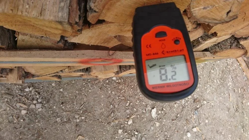 
KILN DRIED FIRE WOOD HARDWOOD FSC CERTIFIED 10-15 % MOISTURE OAK BEECH ASH 