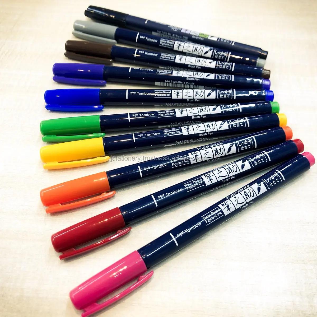 Наслаждайтесь «нарезкой букв» каллиграфией с помощью ручки-кисти Fude. Новый цвет