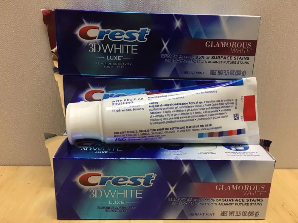 
Crest Toothpaste 3.5oz 3D White Vibrant Mint Luxe Glamorous White Whitening Strengthens enamel fluoride anticavity toothpaste 