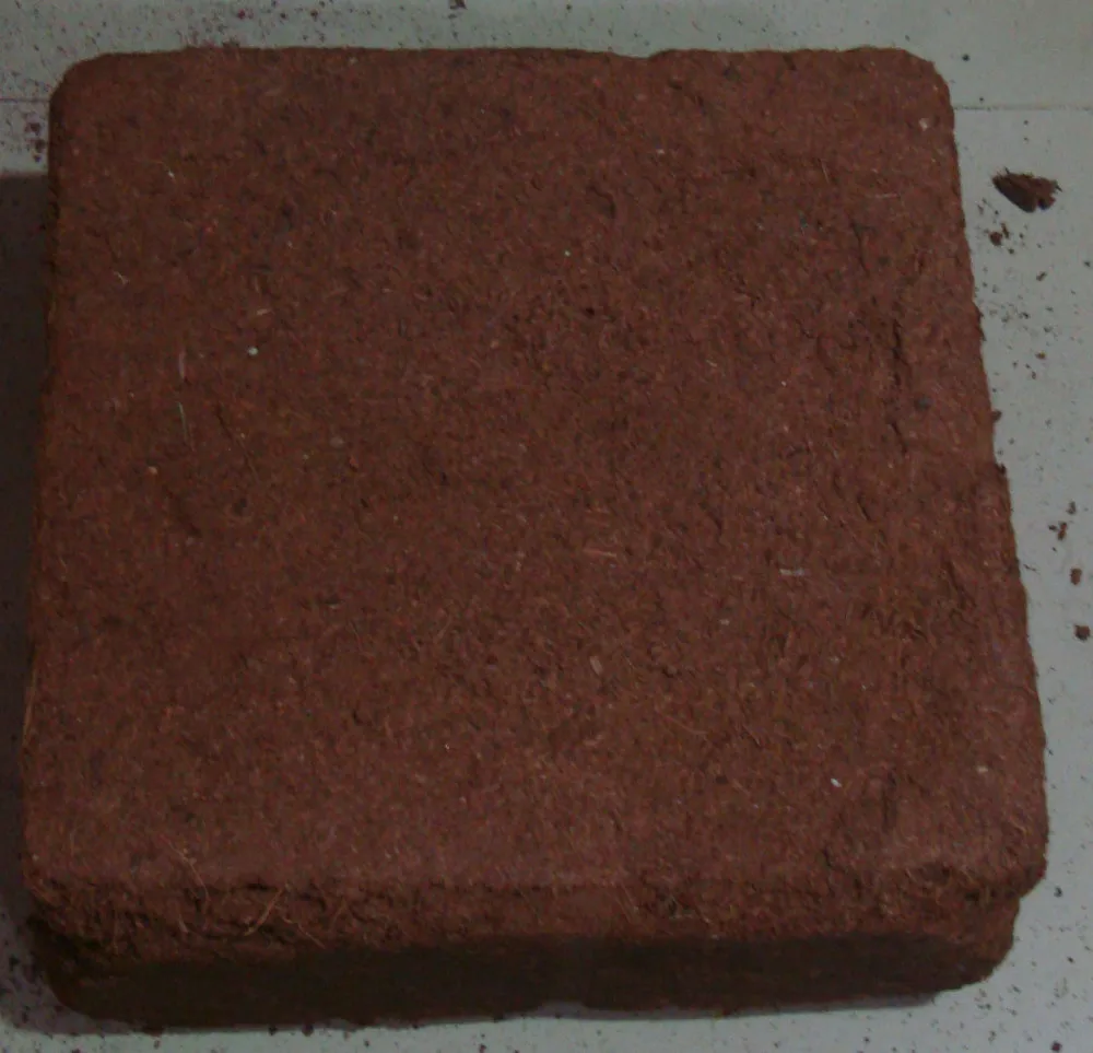 Cocopeat brick 5Kg. +/- 500 grms  from India / Compressed Cocopeat