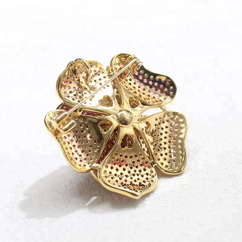 
Vintage Rotating Pearl Rose Flower Brooches Pins for Women Men Vintage Design Fashion CZ Jewelry 