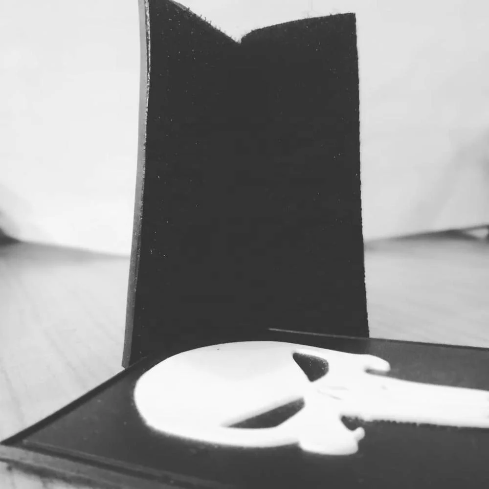 Factory custom clothes hats merrow border fabric woven patch badges for Clothing embroidery iron on patches labels