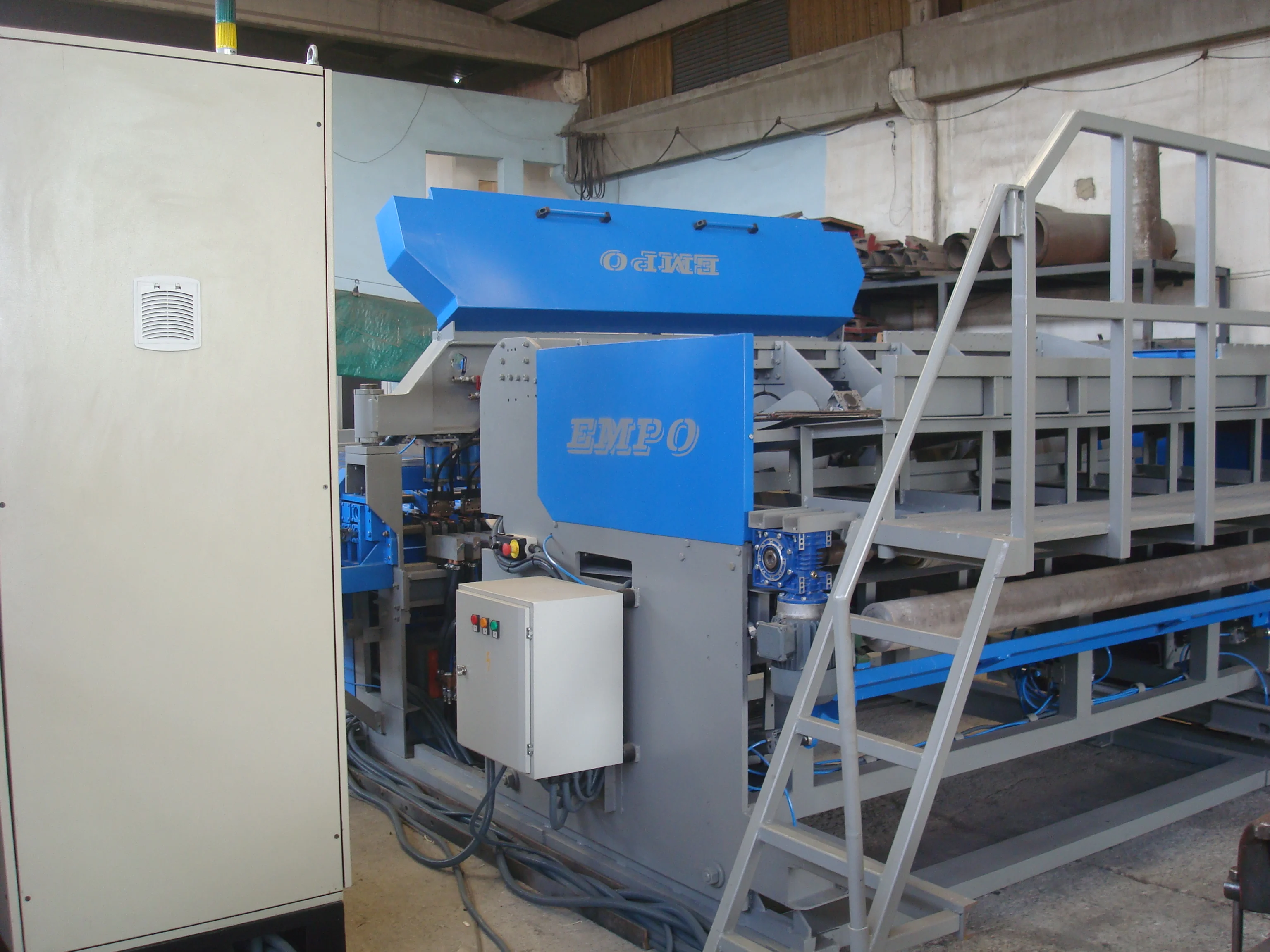 
Wire Mesh Making Machine 