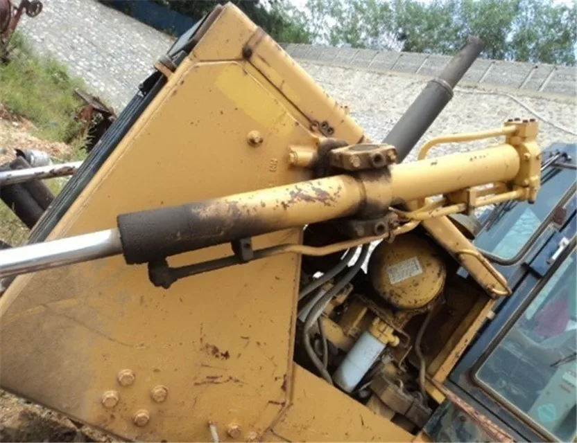 Low Price for Japanese Komatsu D85 d60 d65 220HP Capacity Crawler Bulldozer