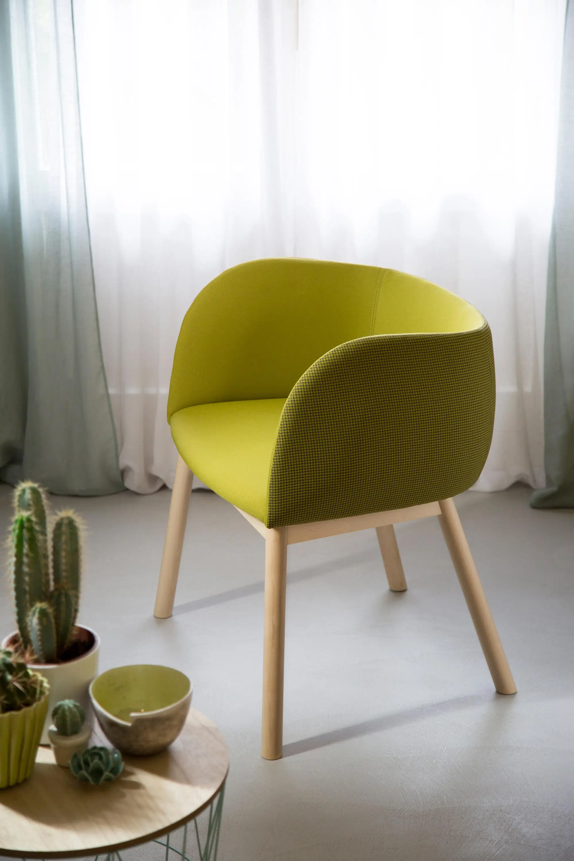 Hot selling modern dining chair Fabric easy chair with armrests MOUSSE SP By CHAIRS