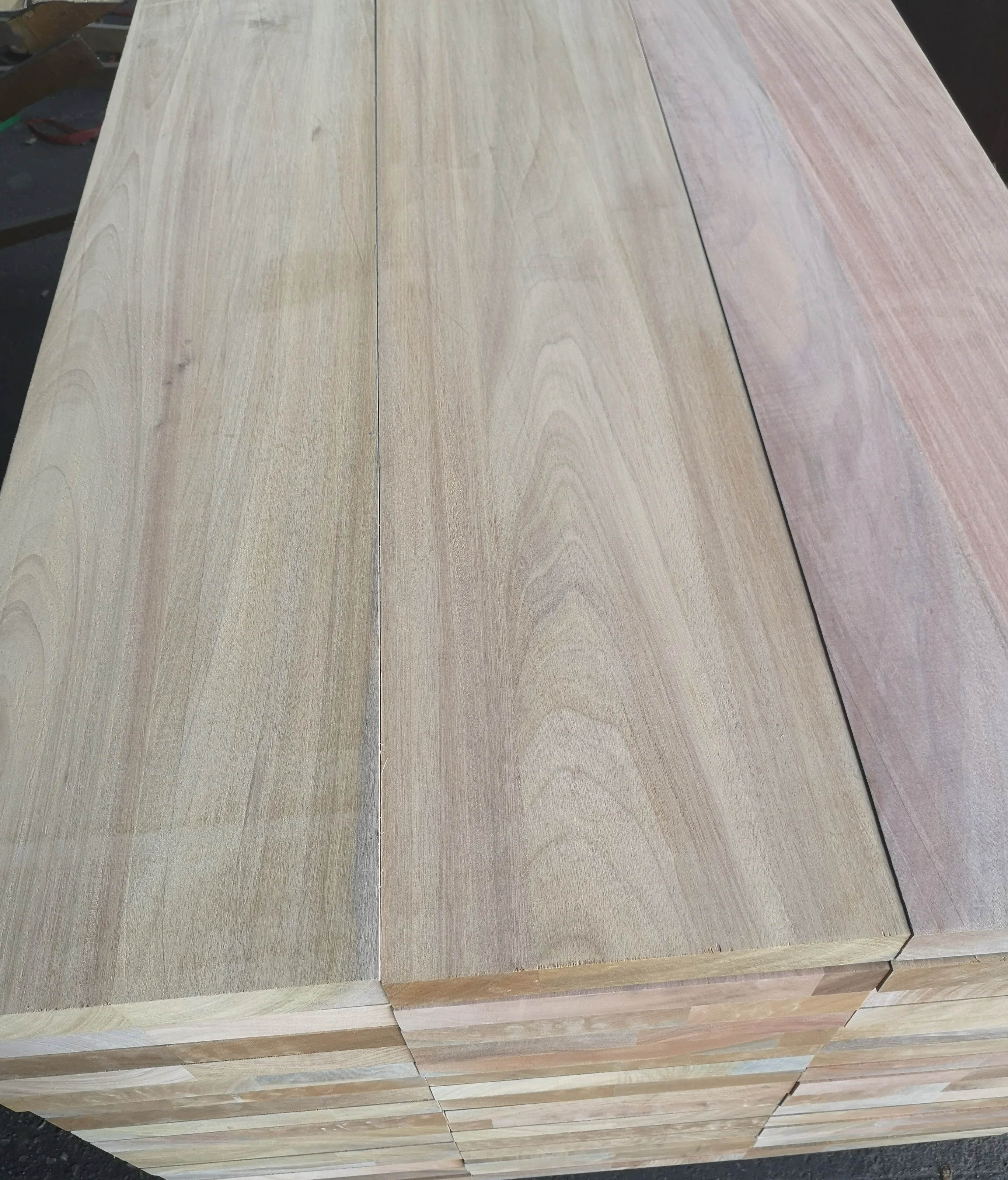 Solid Finger-Jointed Laminated Timber Stair Treads