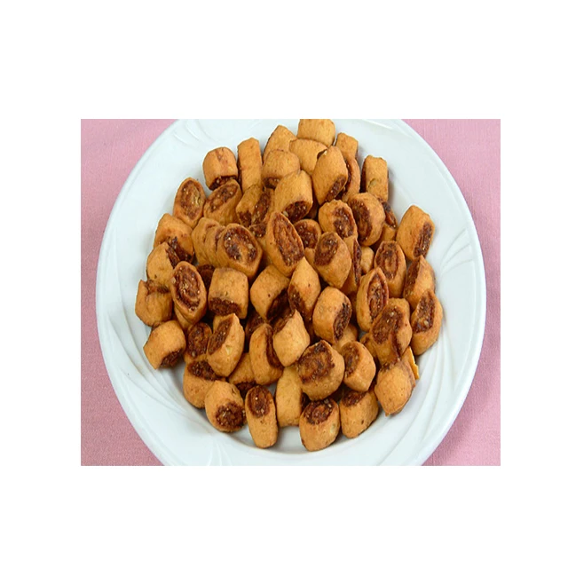 Хрустящие индийские закуски/индийские закуски Bhakarwadi / Gujarati Bhakarwadi