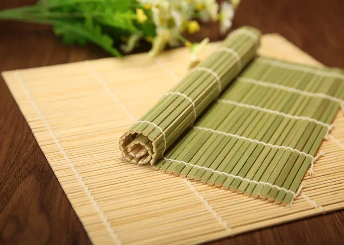 Hot selling nice natural green skin bamboo sushi rolling mat kitchen accescsories for sale