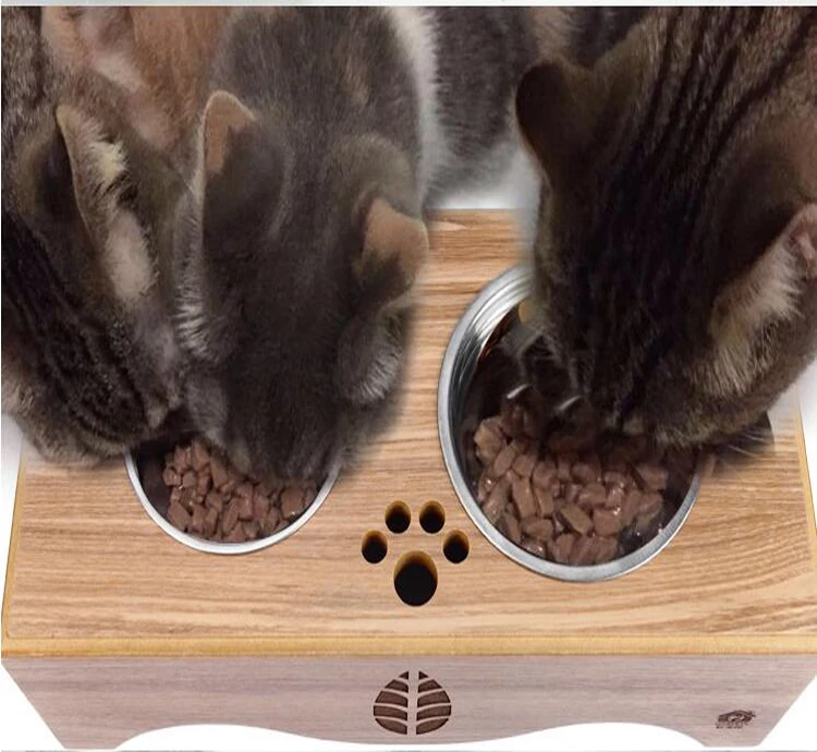 dog wooden dining-table with two ceramic bowls
