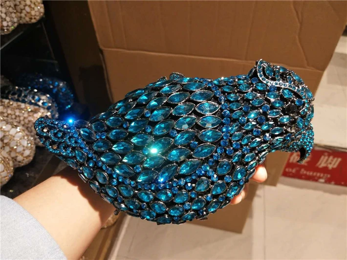 DB862 red lips clutch bag