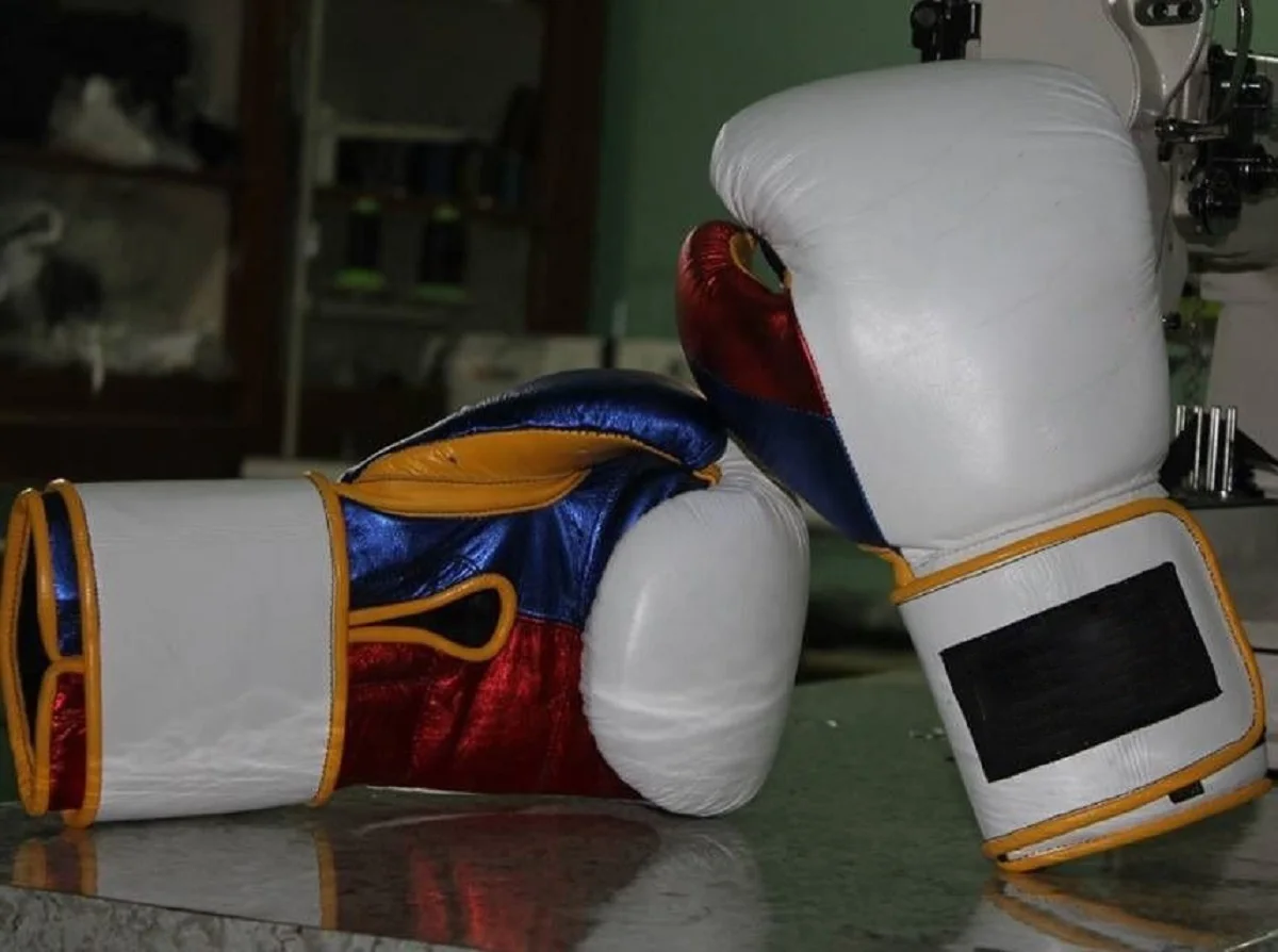 
Multi Color Cowhide Boxing gloves / Orignal Leather Boxing gloves / Custom Boxing Gloves 