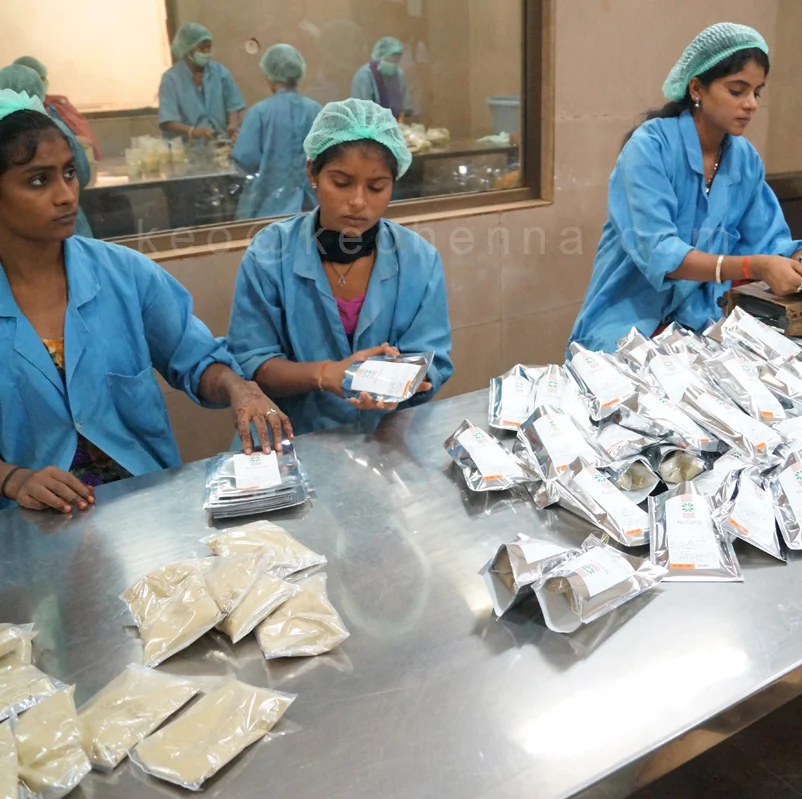 Экспортер раджастхани Органическая шелковистая травяная светло-Коричневая Краска для волос порошок 100% чистое качество Перманентный