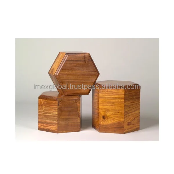 Шестигранная классическая деревянная урна для кремации