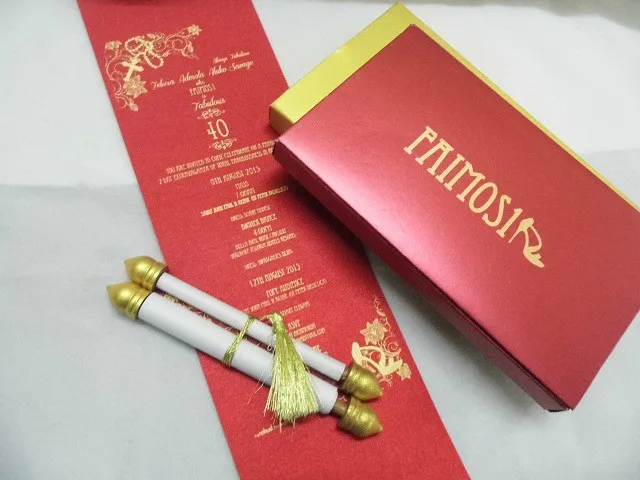  Сделанное на заказ приглашение в виде прокрутки с напечатанным шелковом экране текстом или золотой фольгой печатные тексты