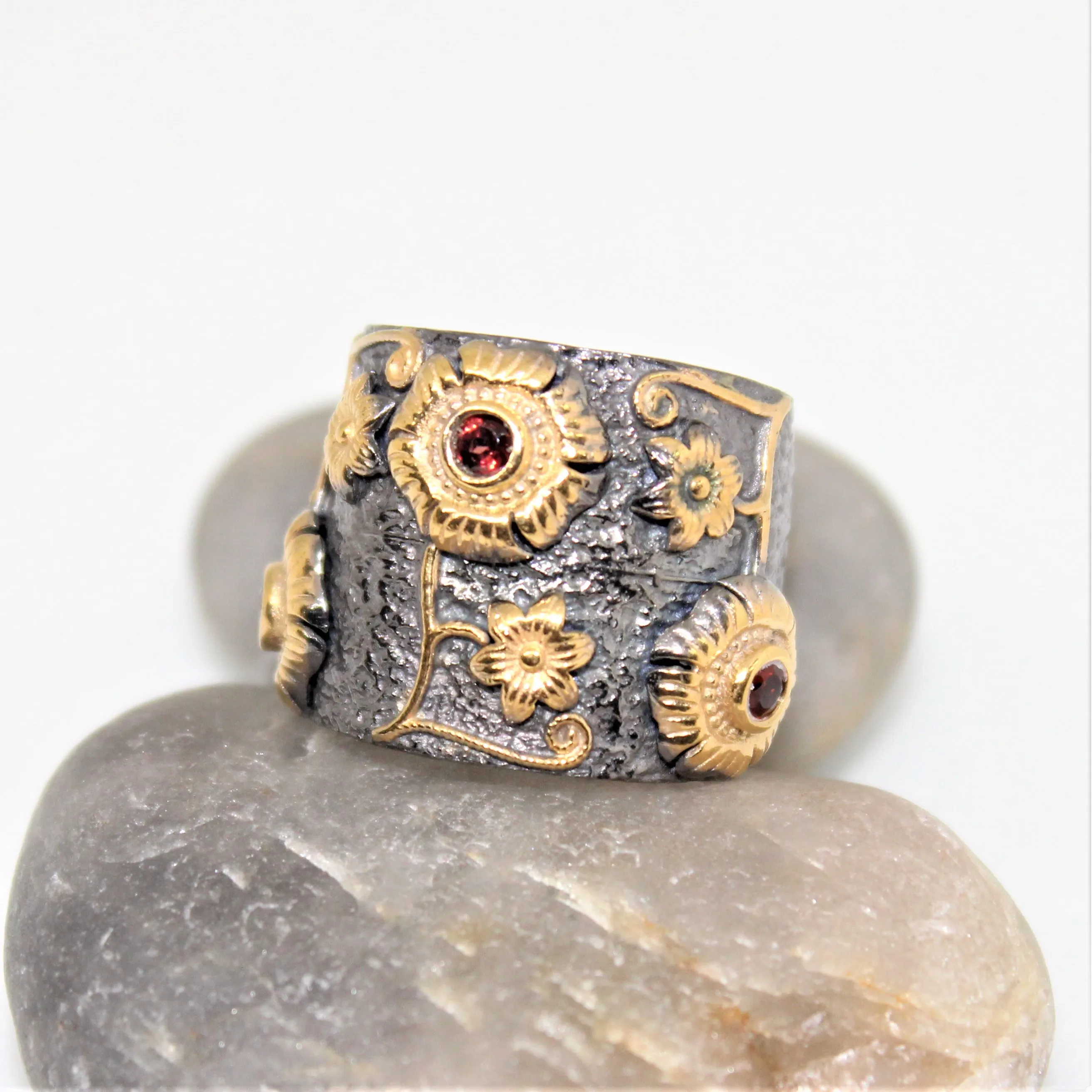 New Arrival Gold Plated Jewelry 925 Sterling Silver Garnet Gemstone Black Rhodium Plated Flower Ring