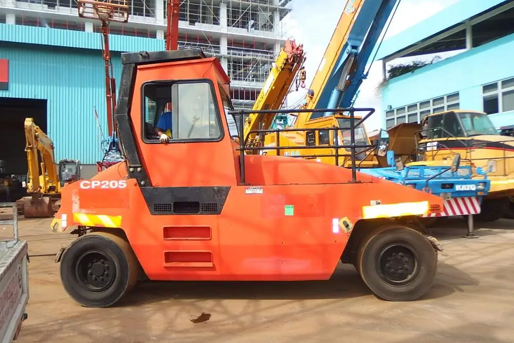 
DYNAPAC CP205, PNEUMATIC TIRE ROLLER 