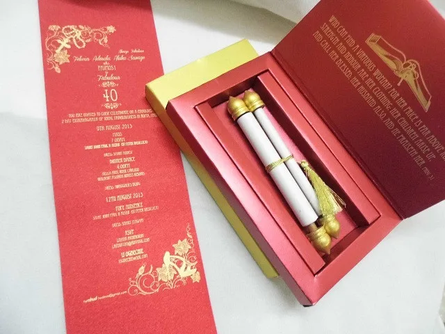  Сделанное на заказ приглашение в виде прокрутки с напечатанным шелковом экране текстом или золотой фольгой печатные тексты