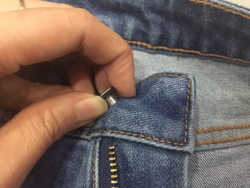 Джинсы для женщин-окончательная проверка случайным образом