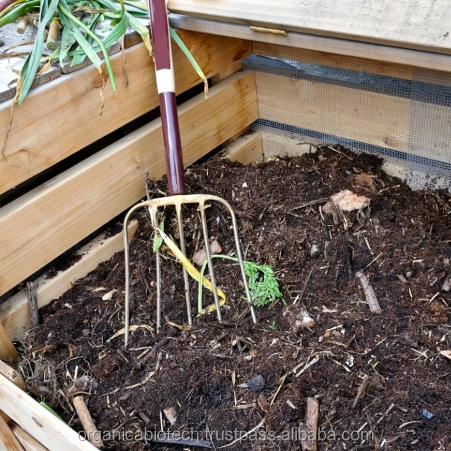Quick bacteria for organic manure making with kitchen and garden waste in compost bin