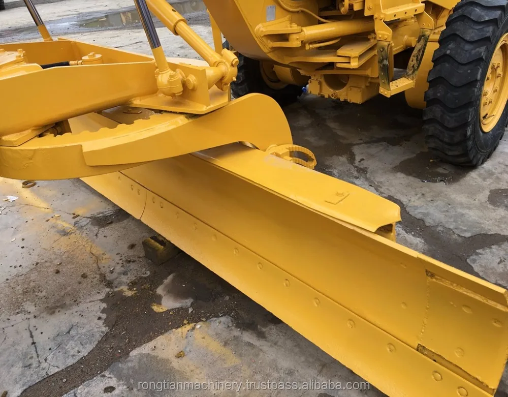 International Certificated Komatsu Used Motor Grader GD305 at low price , All Series Komatsu Hydraulic Grader for hot sale