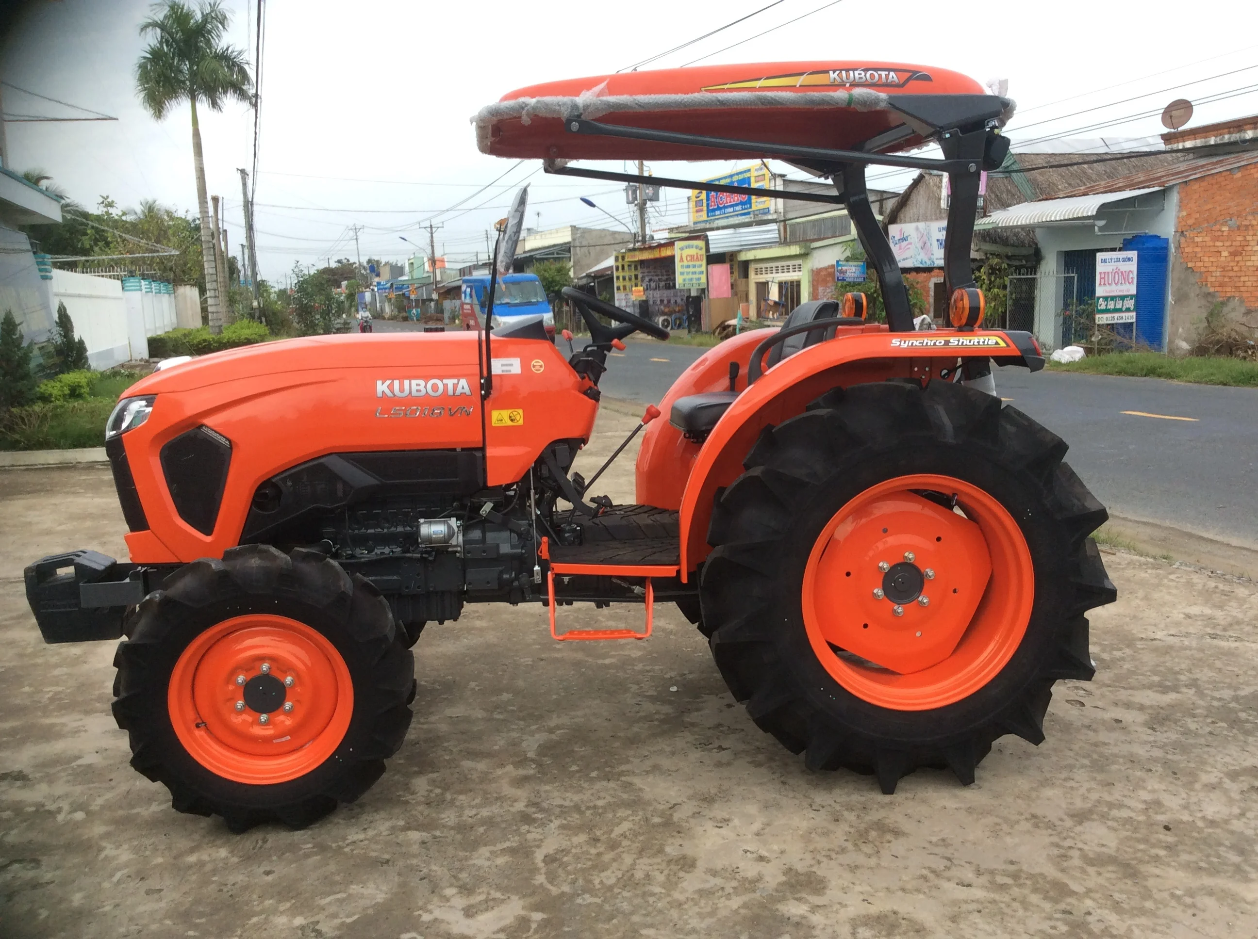 KUBOTA GENUINE TRACTOR M-6040 SU FROM JAPAN