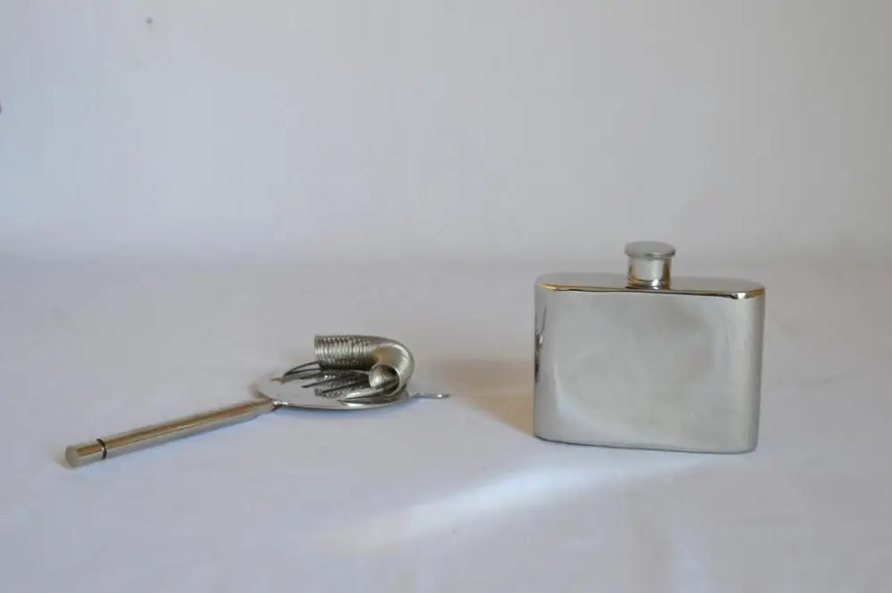 Stainless steel Hammered hip flask round for home and wedding uses hot design silver flask for gift