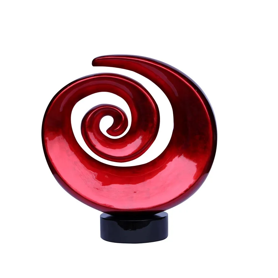 Полированная красная лаковая скульптура в форме солнца