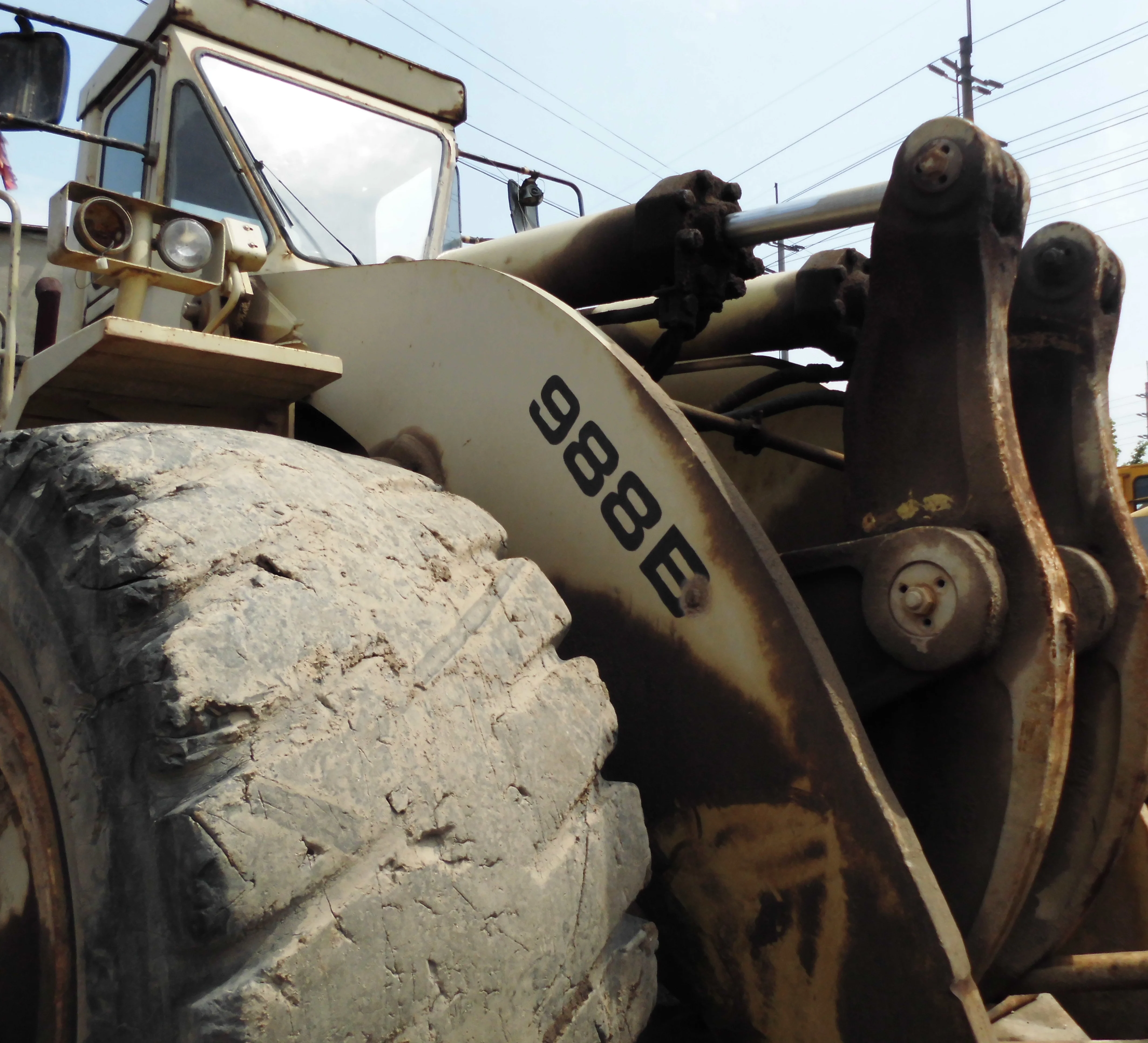 Used Japan 988b Wheel Loader Earth-Moving Construction Machinery for Sale