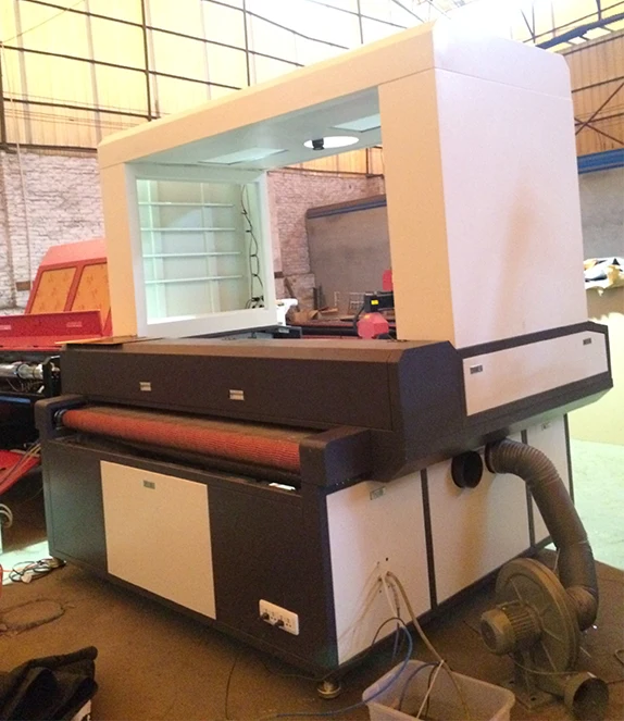 High precision 1810 1800x1000mm for fabric plush toys trademarks auto feed CCD camera Laser Cutting Machine