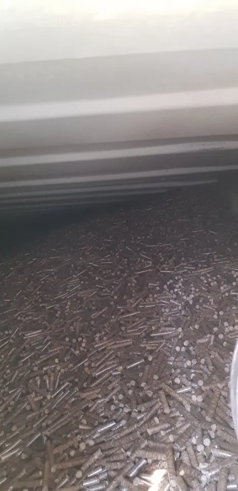 HOT HOT!!! 100% WOOD PELLET FOR THE LOWEST PRICE EXPORT AND HIGH STANDARD IN 2022