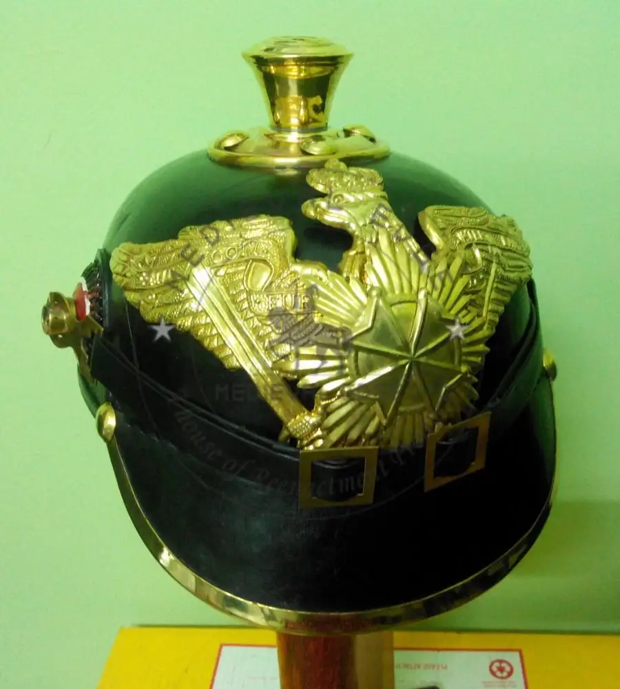 Бестселлер: шлем из прусской кожи Pickelhaube со средневековым краем по доступной оптовой цене