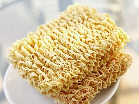 INSTANT NOODLES made in Vietnam