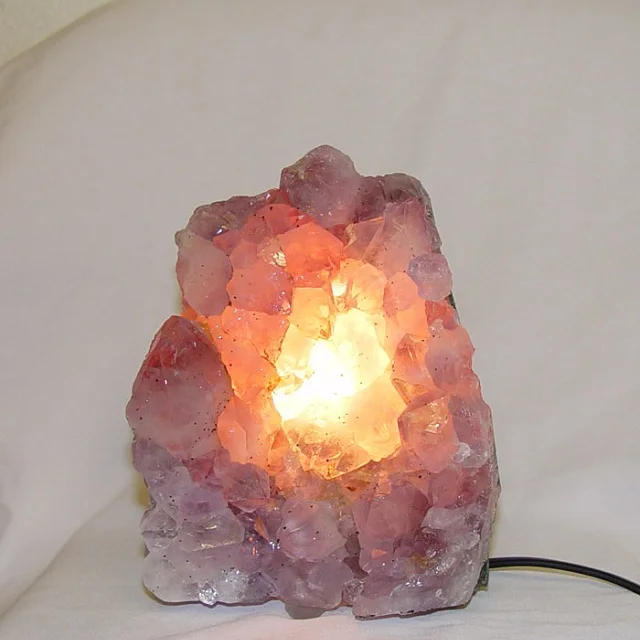 Лампа из натурального аметиста для украшения