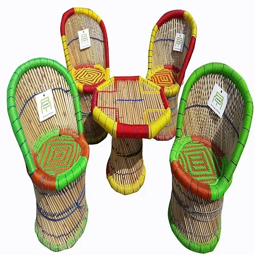 Трендовые экологически чистые разноцветные стулья ручной работы из бамбукового тростника для детей, прочные стулья для дома и улицы, набор из 4 стульев + 1 стол